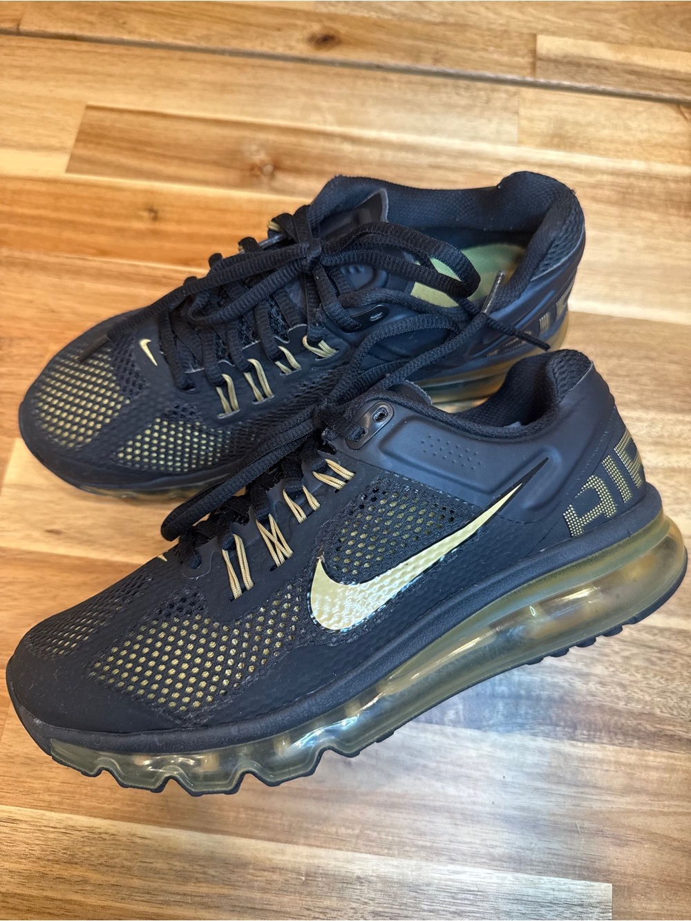 Nike Black and Gold Air Max Style Running Sneakers